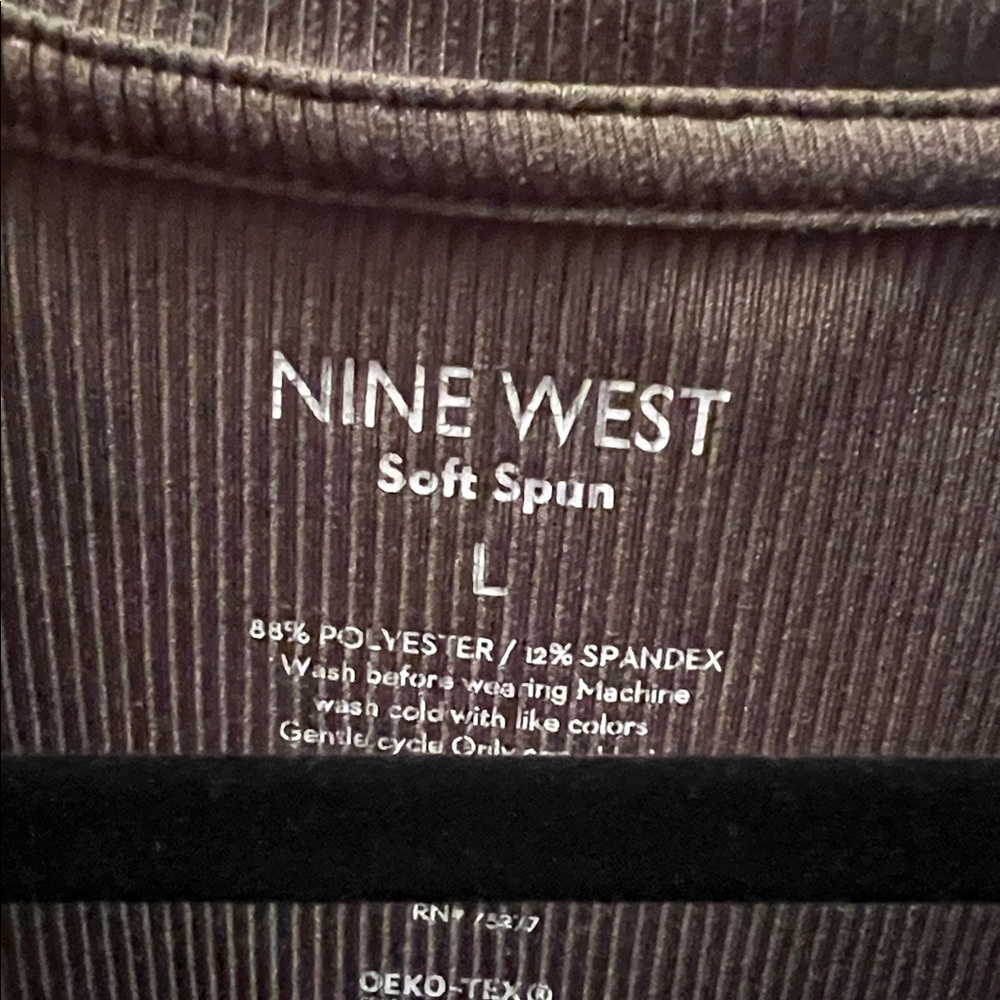 Nine West Green Short Sleeve Top - Picture 2 of 4